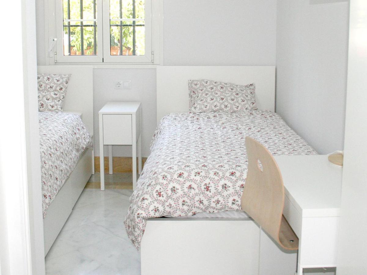 Colegio Mayor Careu - Women Only - University Community Sevilla Buitenkant foto